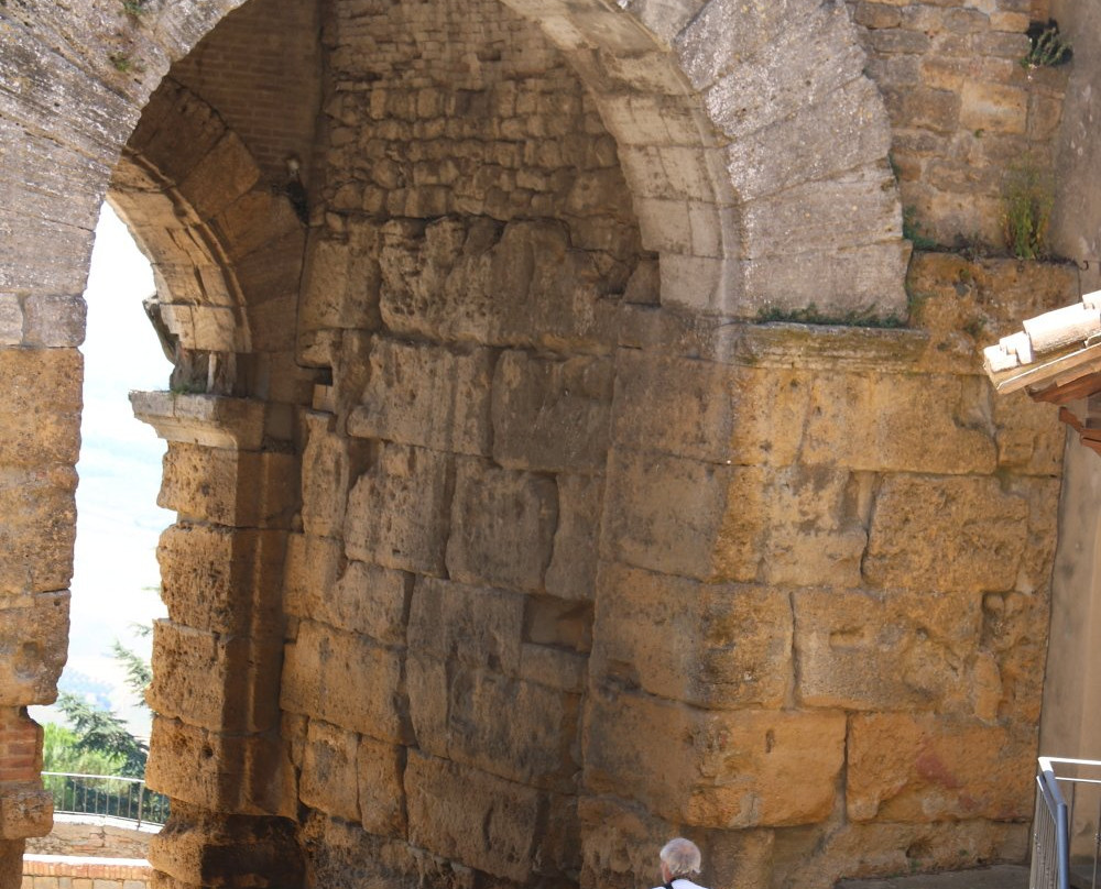 Porta all'Arco-沃尔泰拉必去景点