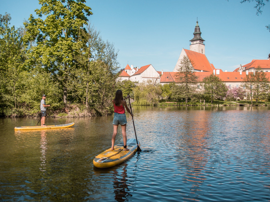 Paddleboarding in Telč景点图片