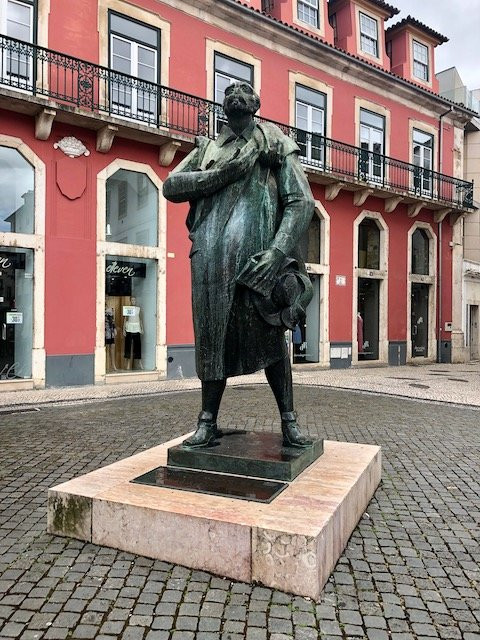 Estatua Francisco Rodrigues Lobo-莱里亚必去景点