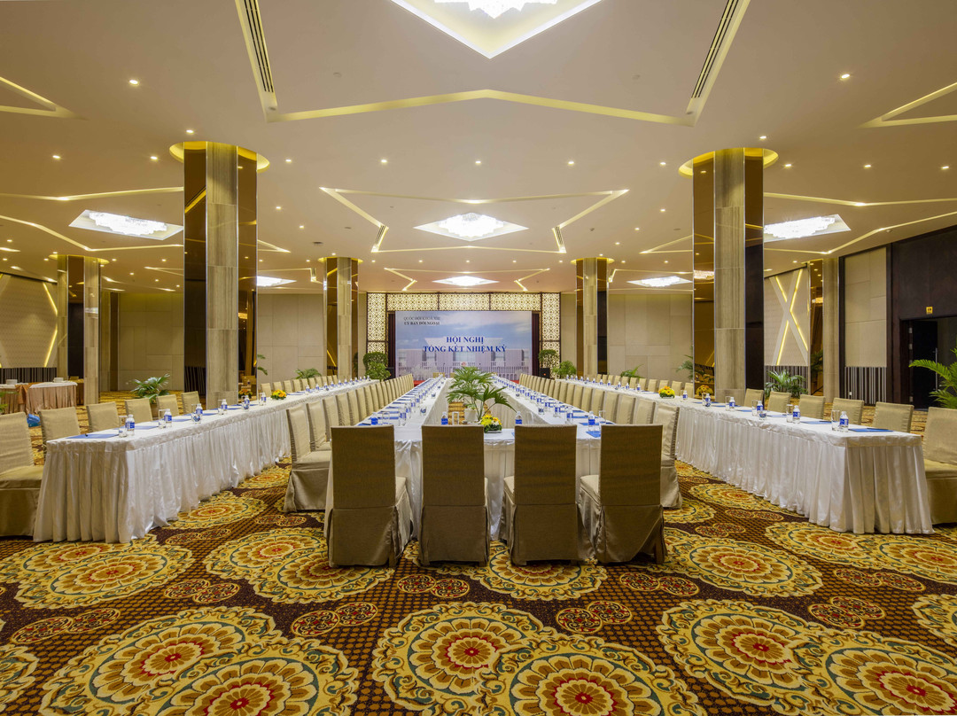 Diamond Bay Golf & Villas Resort主图