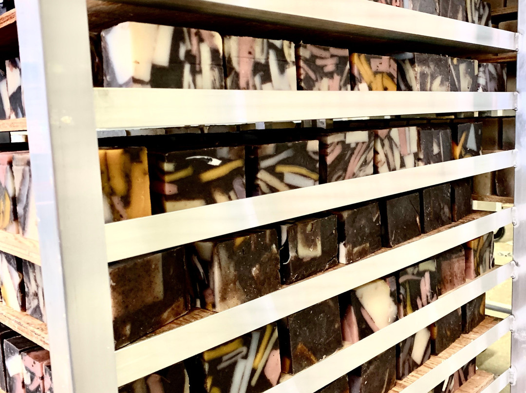 Rocky Mountain Soap Company Workshop Tours-坎莫尔必去景点