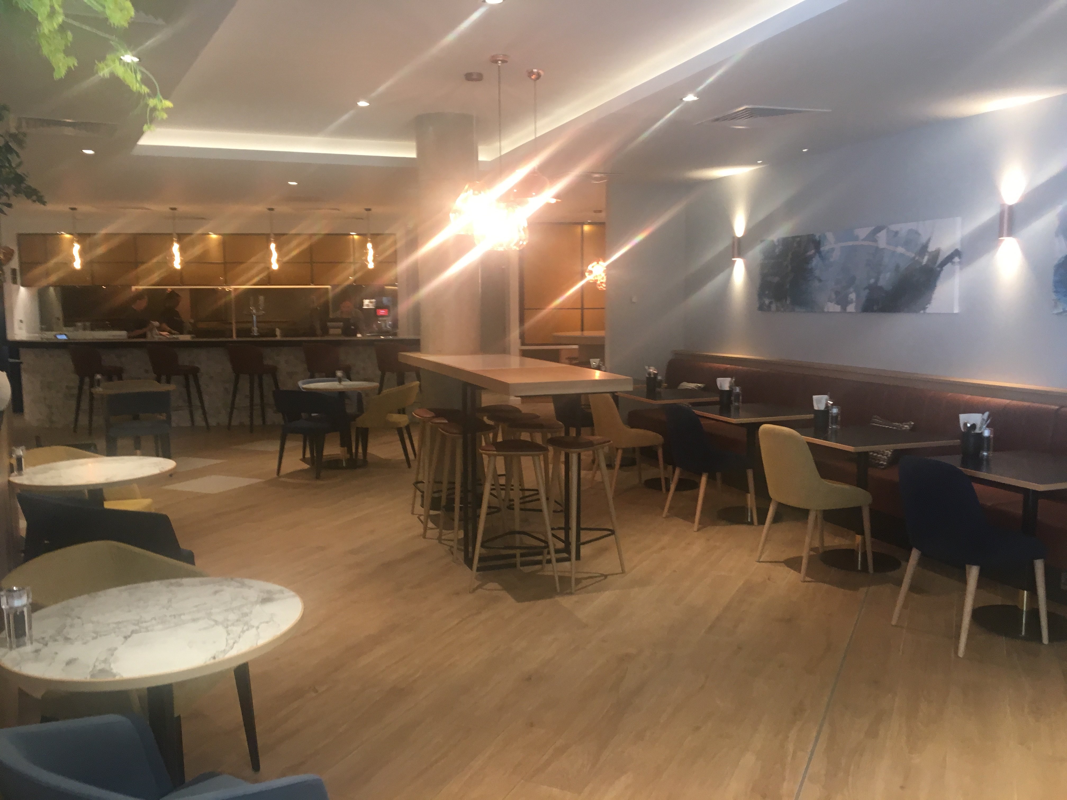 Courtyard by Marriott Oxford City Centre-餐饮