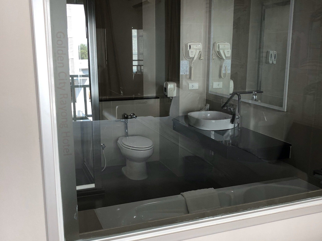 罗勇金色城市酒店主图