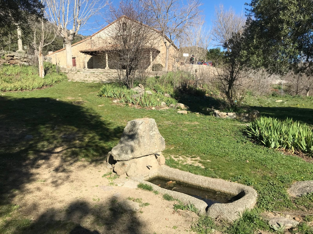 Ermita de Nuetra Senora de Navahonda-Robledo de Chavela必去景点