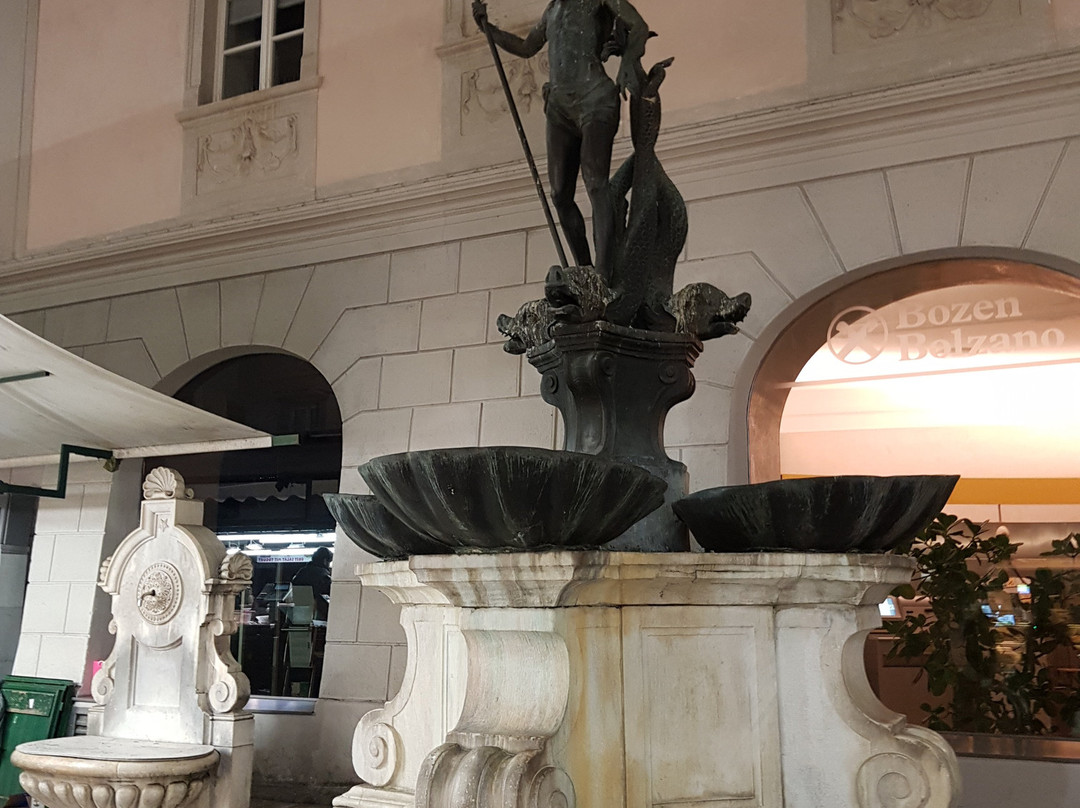 Fontana di Nettuno景点图片