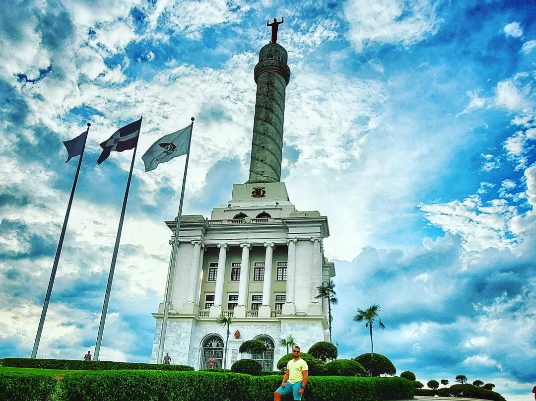 Monumento a los Heroes de la Restauracion-圣地亚哥必去景点