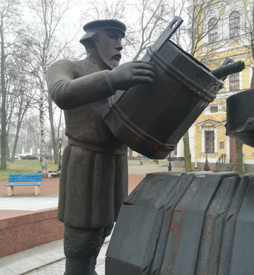 Monument to the Water-Carrier-喀琅施塔得必去景点
