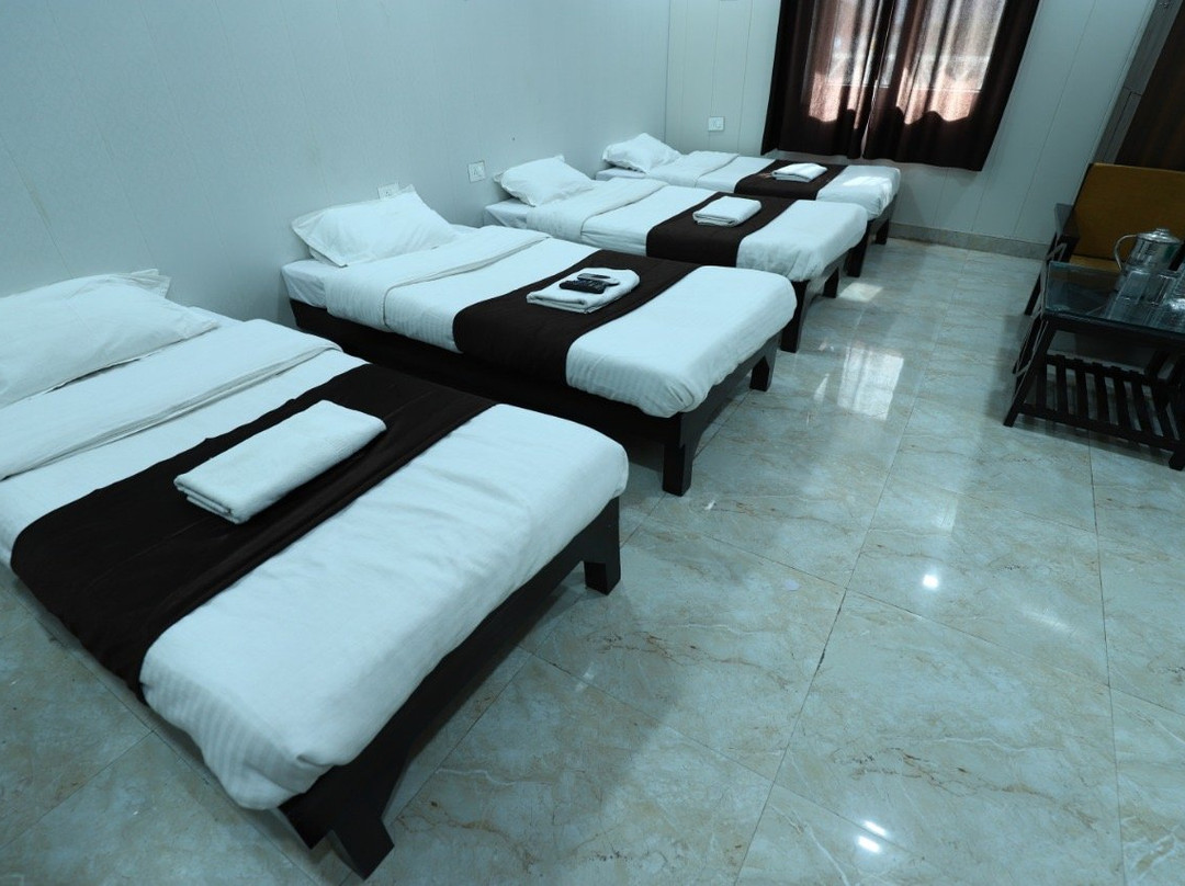 Yog Stay Hotel Laxman Grand主图