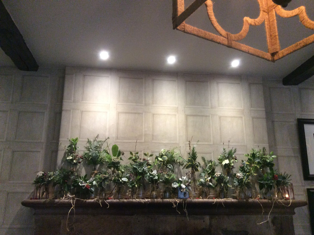 赛文皇冠酒店主图