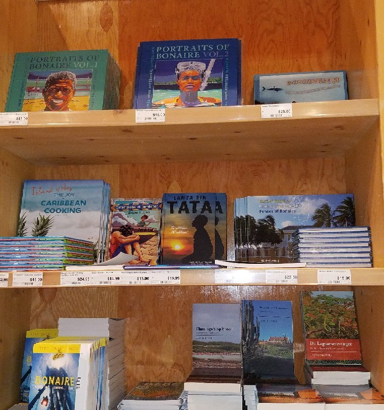 Van Den Tweel Supermarkt-Kralendijk必去景点