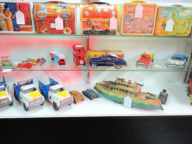 Action Barn Antiques-塞维尔维尔必去景点