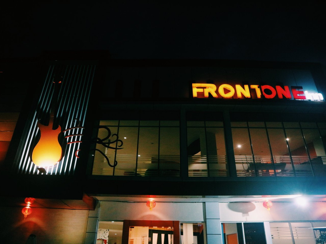 Front One Inn Muntilan主图