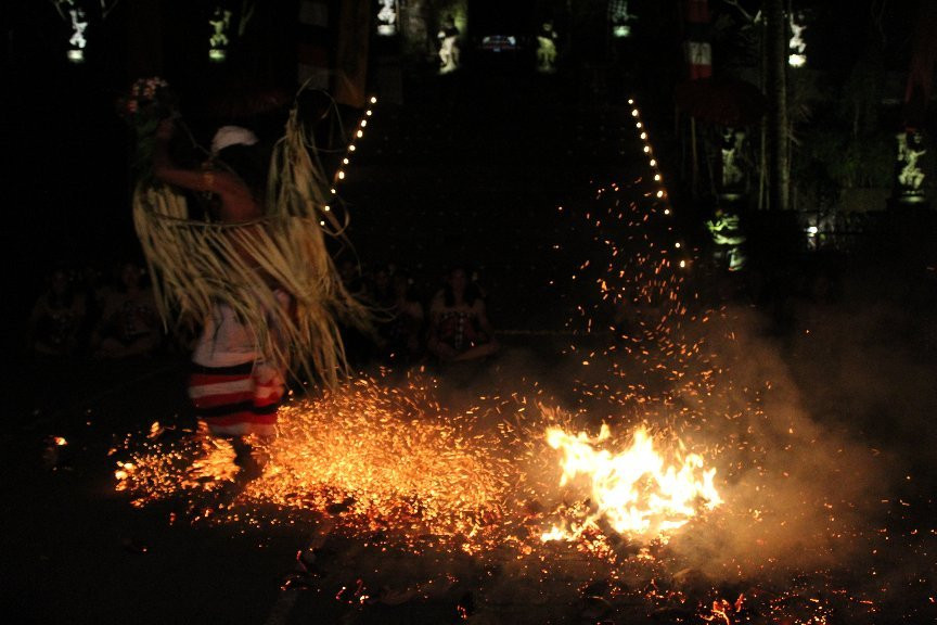 Kecak Fire & Trance Dance Pura Batu Karu-乌布必去景点