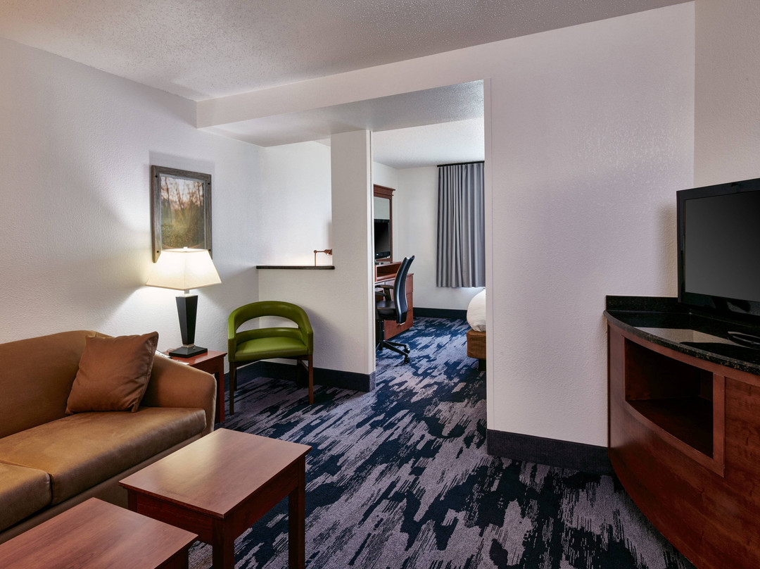 底特律利沃尼亚费尔菲尔德客栈主图