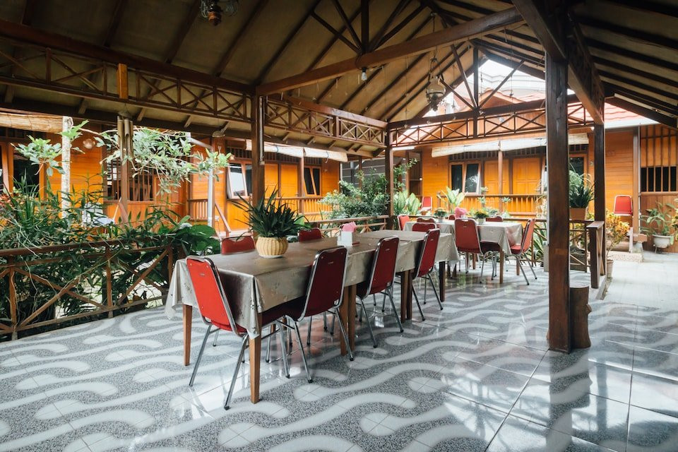 OYO 1300 Crecia Guest House主图