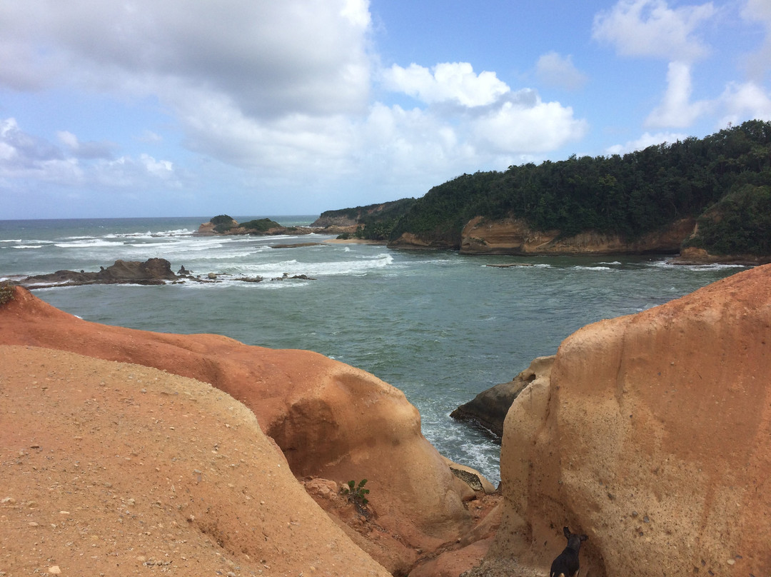 Calibishie旅游景点-Red Rocks