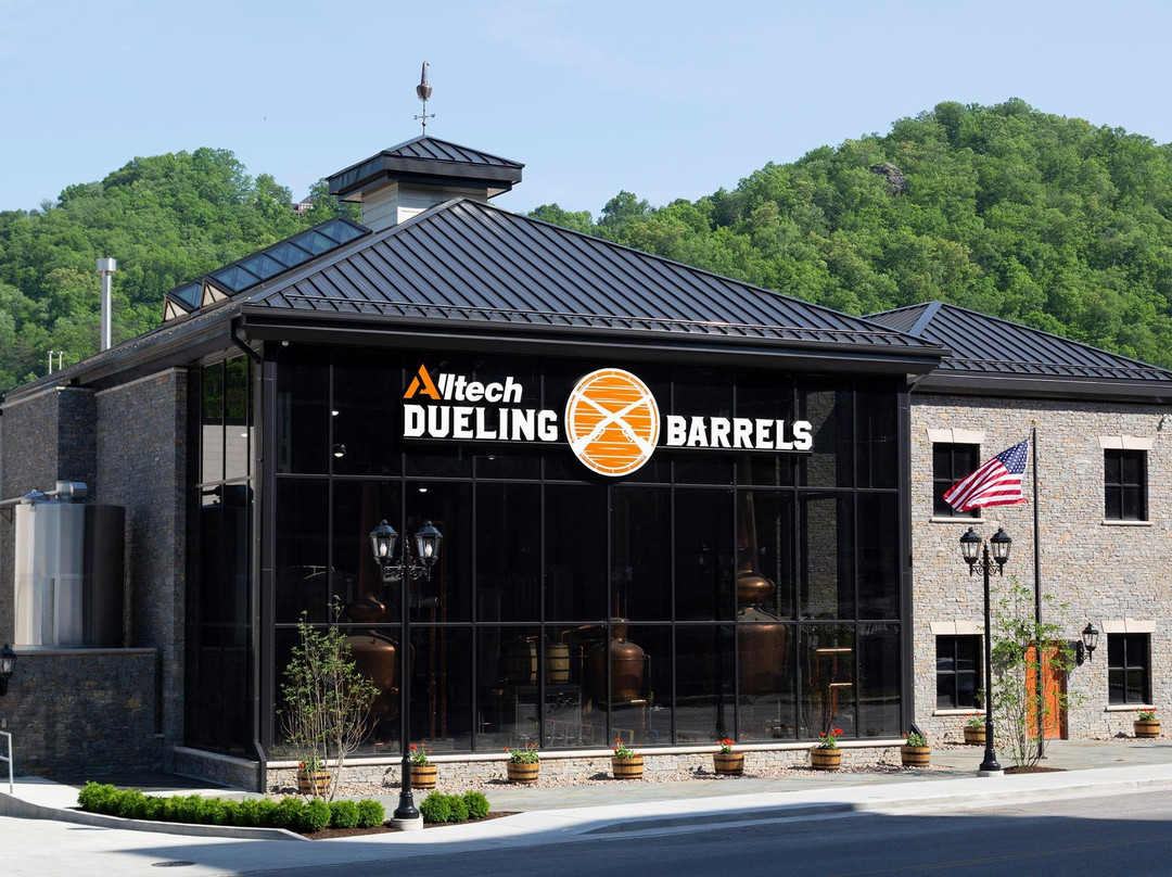 Dueling Barrels Brewery & Distillery景点图片