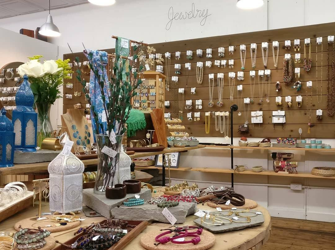 Fair and Square Imports-麦金尼必去景点