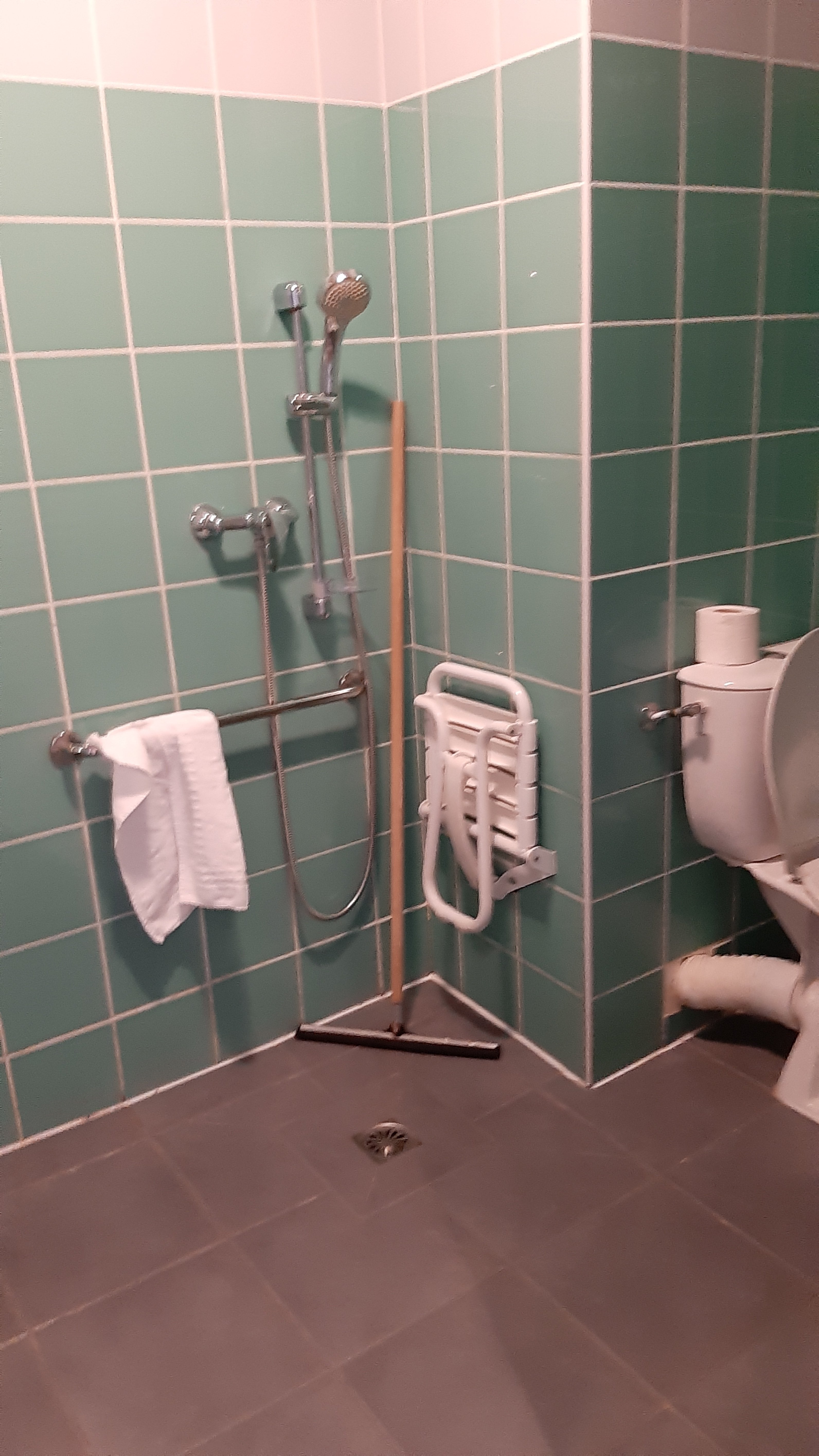 Hôtel All Suites Le Teich-浴室