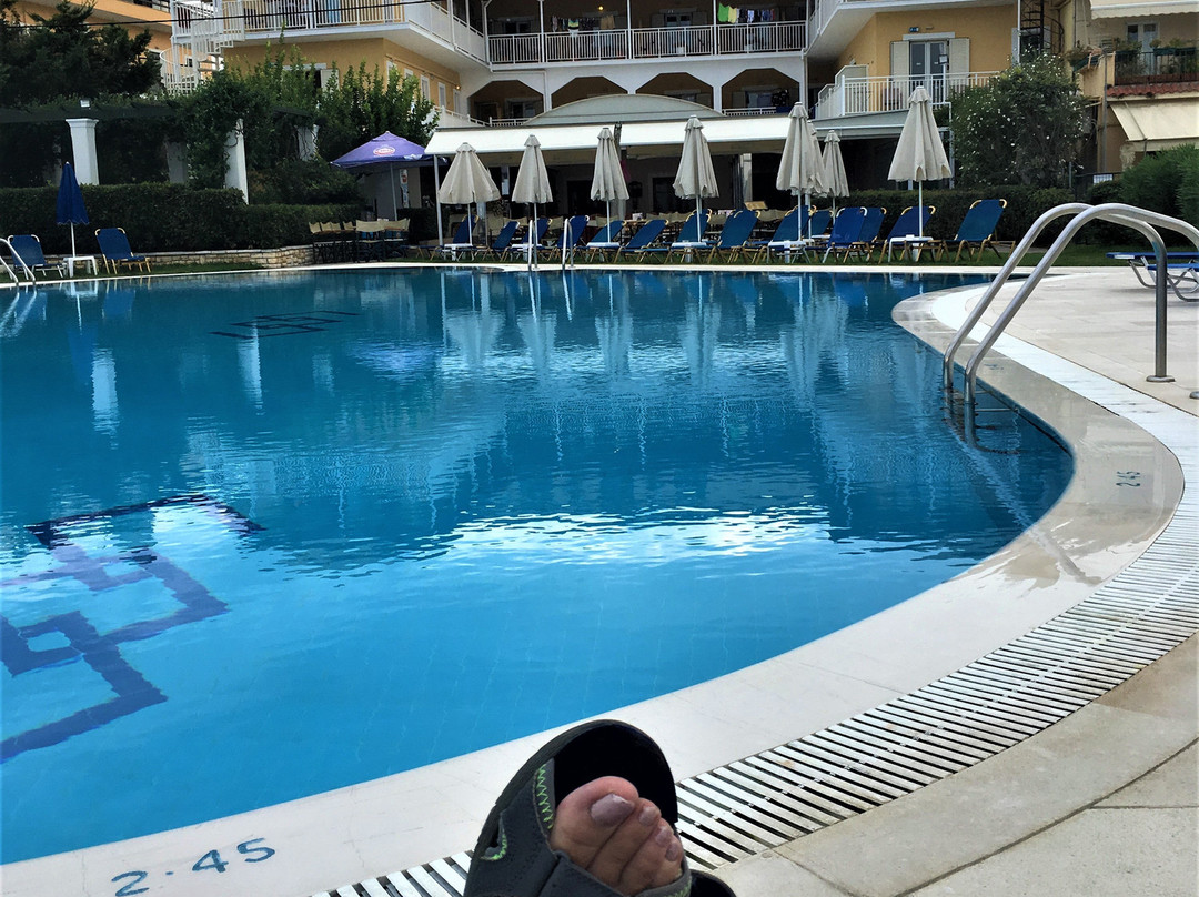Three Brothers Pool Bar-Restaurant-Hotel主图