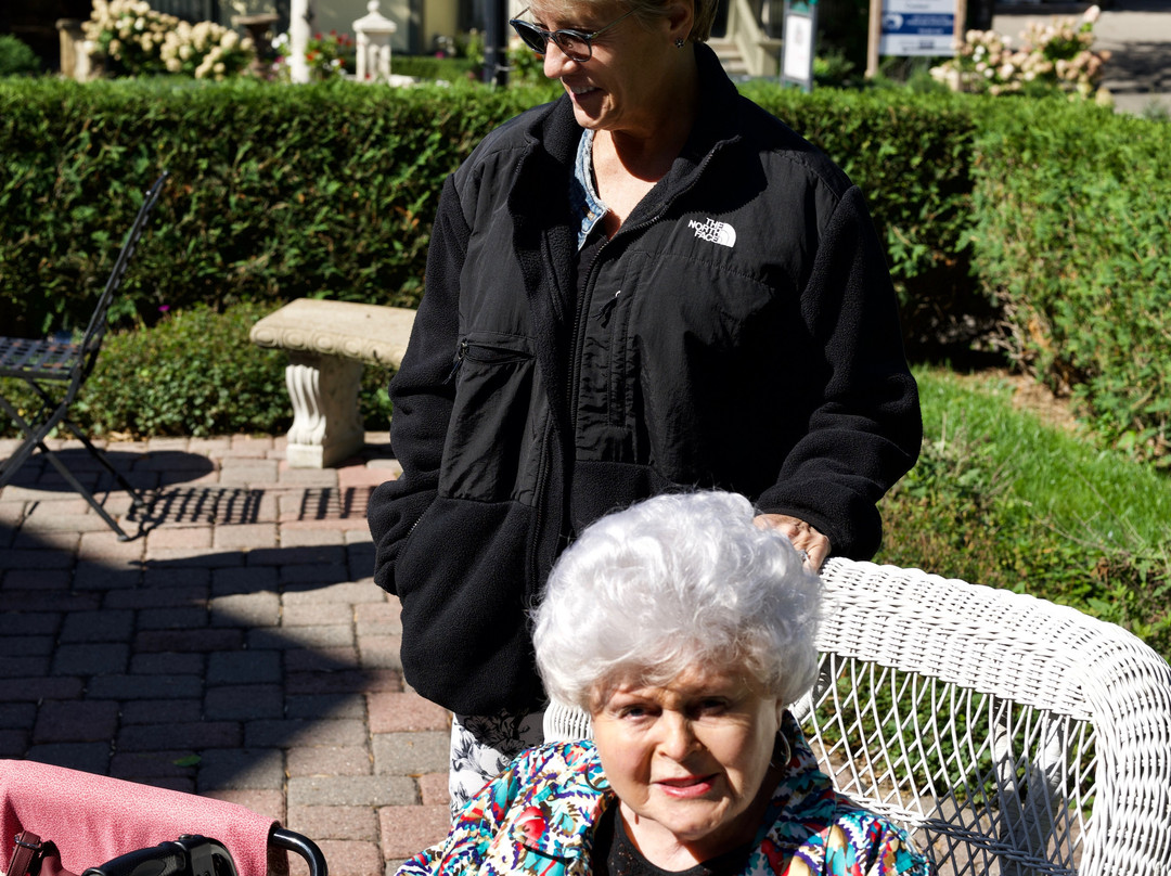 Bird House Inn and Gardens主图