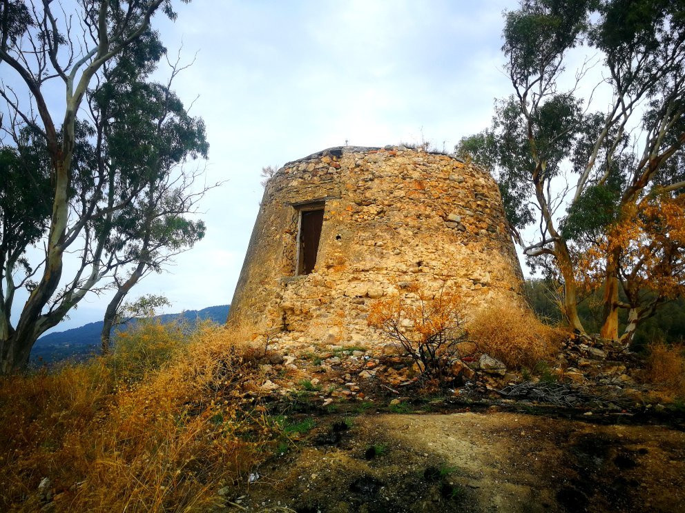 Torre Lupo o Torre Rupe-Falerna必去景点