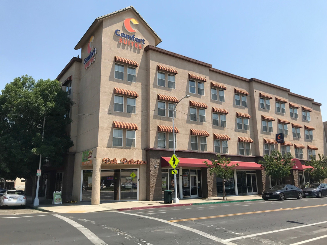 Comfort Suites Visalia - Convention Center主图