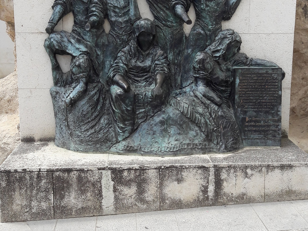 Monumento a las 7 doncellas-Simancas必去景点