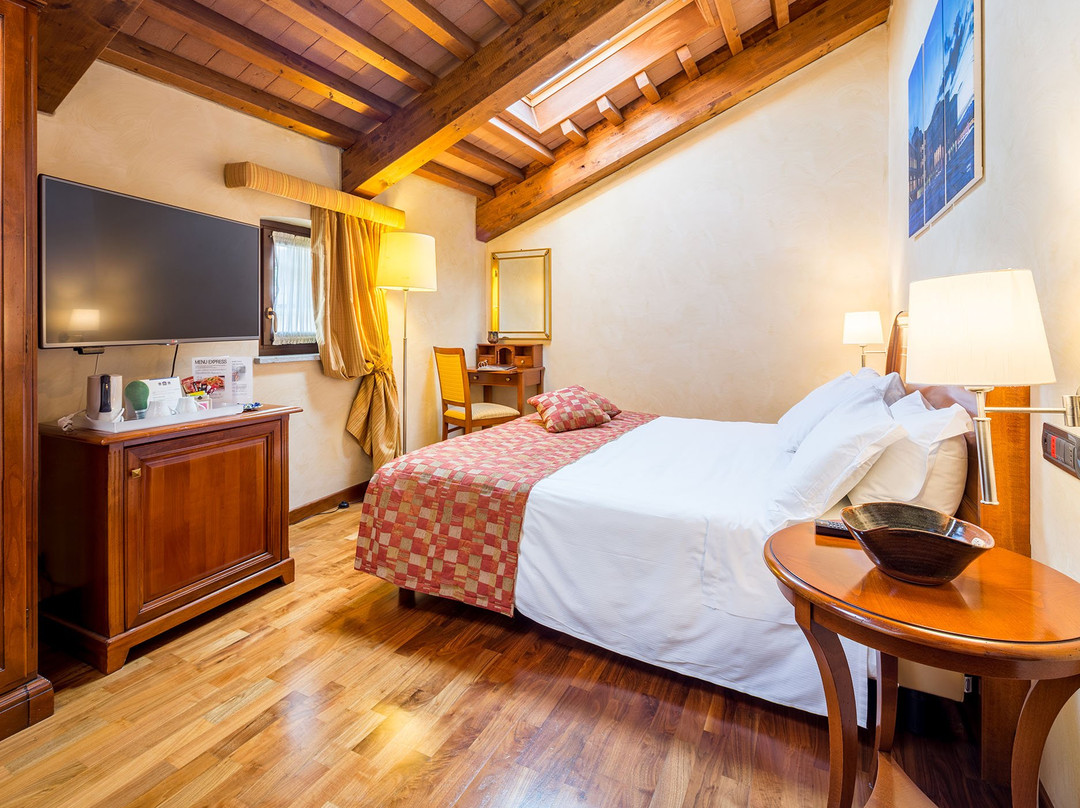 立隆迪尼酒店主图