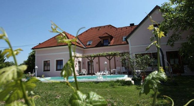 Gaestehaus Zoehrer-官方