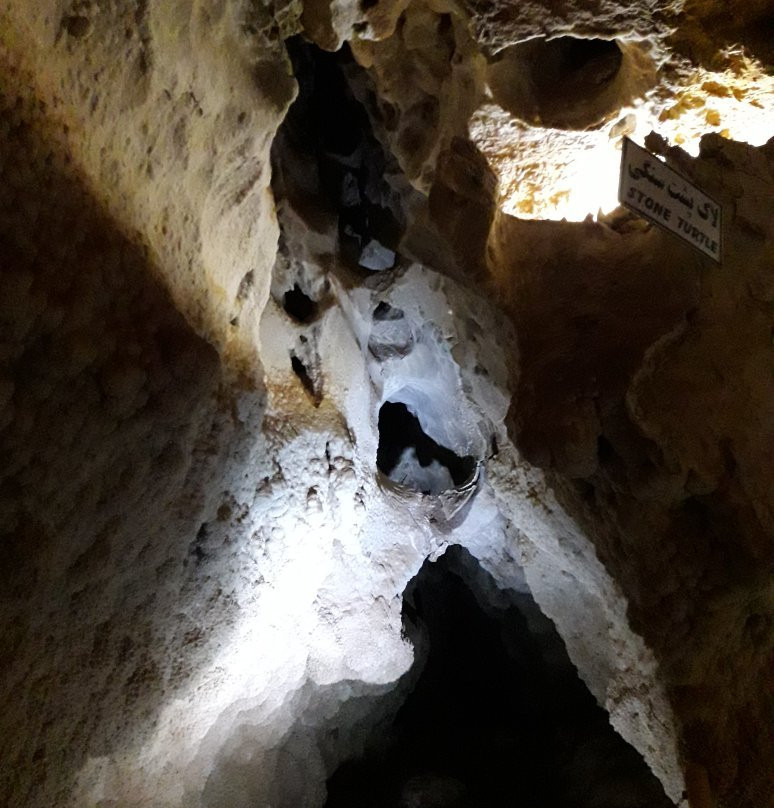 Chal-e-Nakhjir Cave-Delijan必去景点