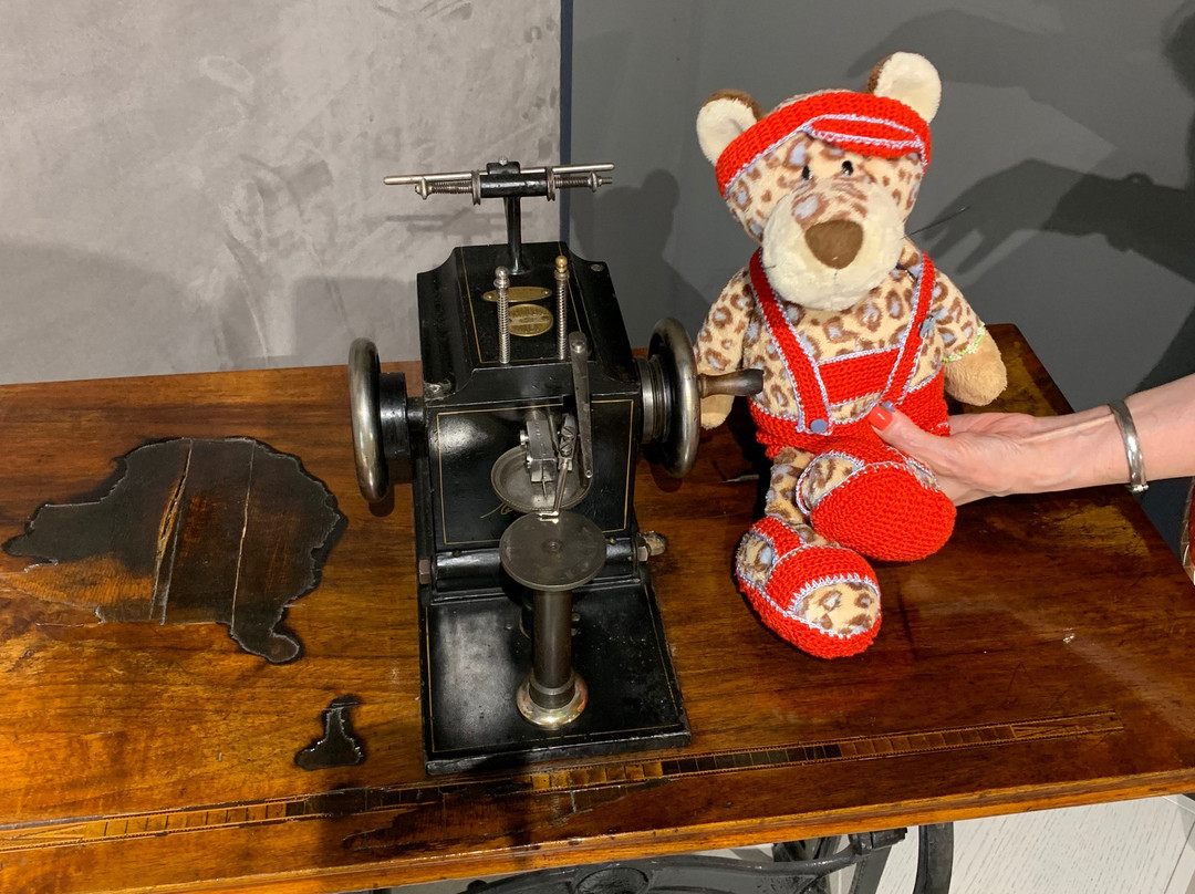 1861 Glove Manufactory景点图片