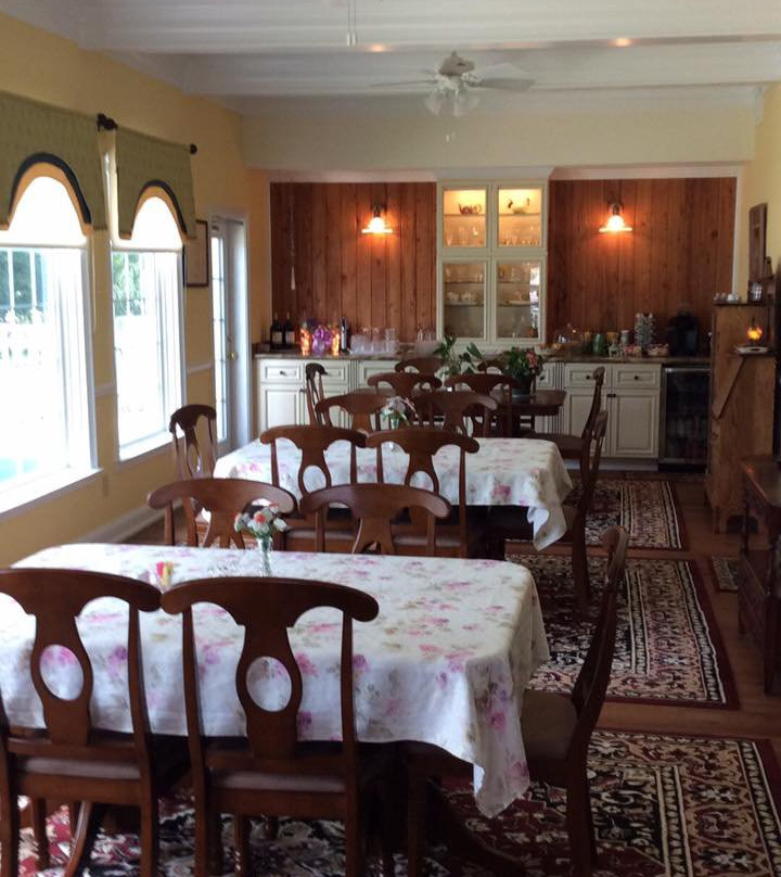 The Cypress Inn主图