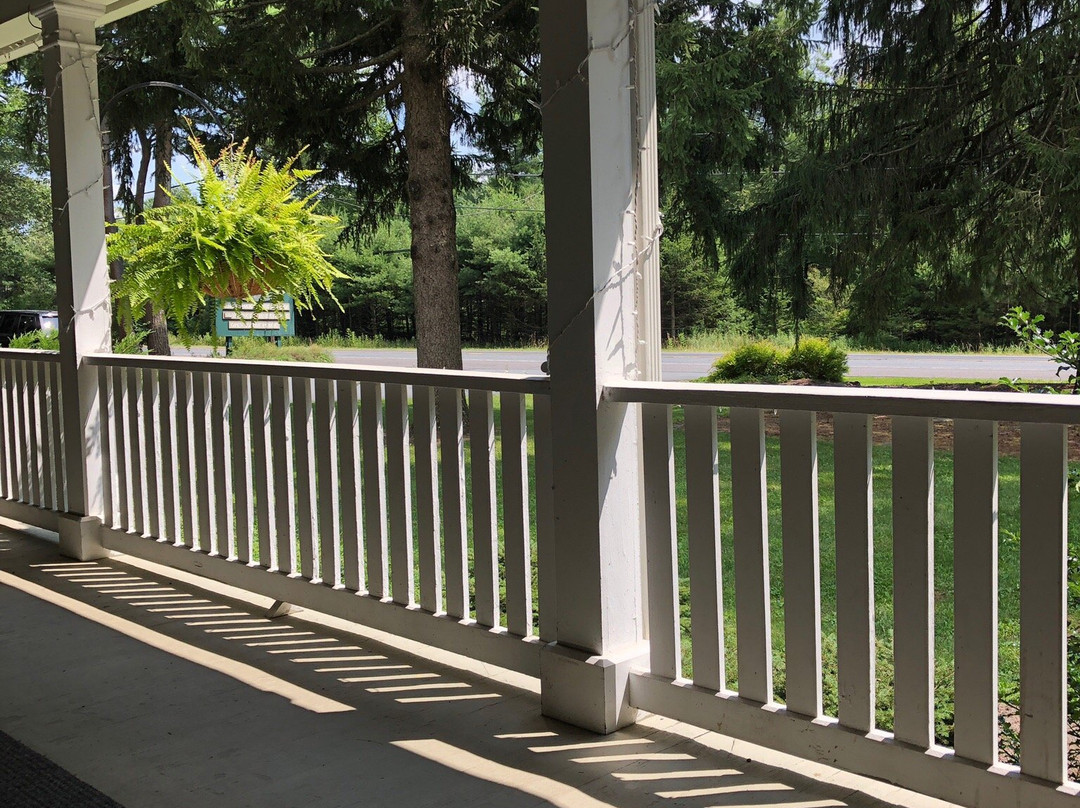 Mountaintop Lodge at Lake Naomi主图