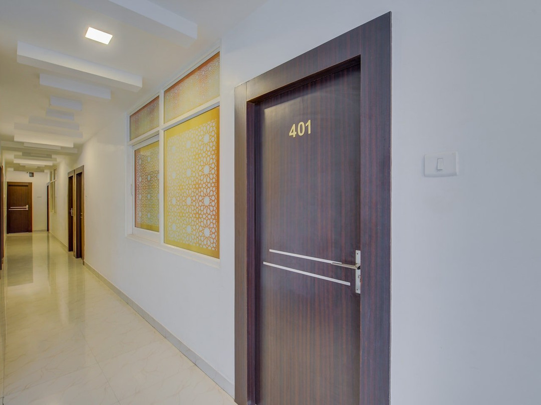 Collection O 30033 Almas Chennai High Court主图