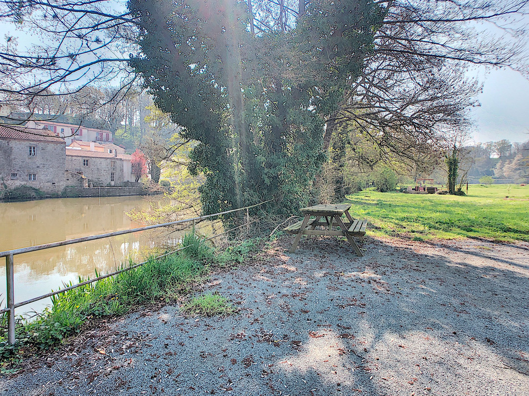 Le Bord de Sevre主图