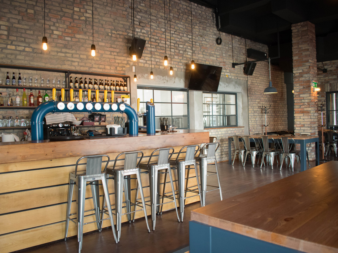 FIRST Craft Beer Brewery & Taproom景点图片