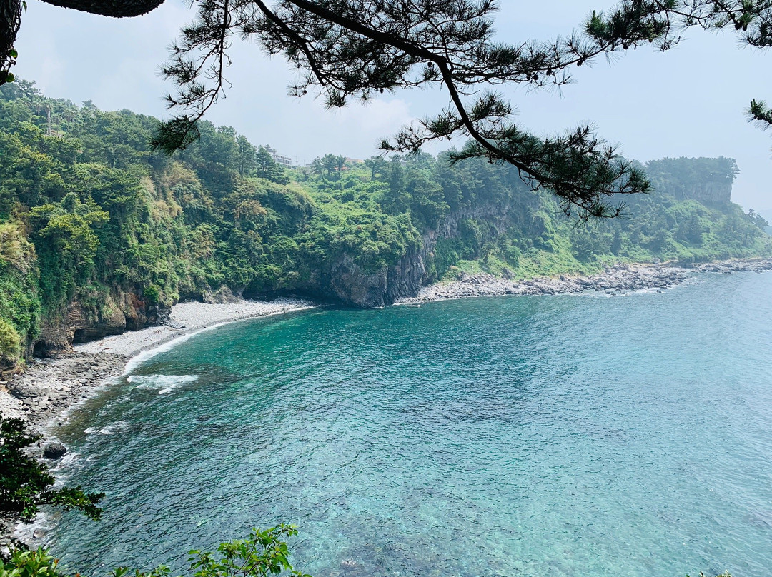 Hwangwooji Coast-西归浦市必去景点