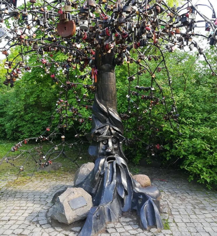 Sculpture Happiness Tree景点图片
