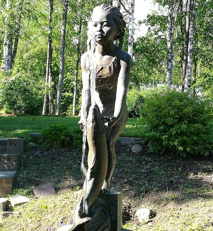 Fountain the Girl Ude With Fish-泽列诺戈尔斯克必去景点