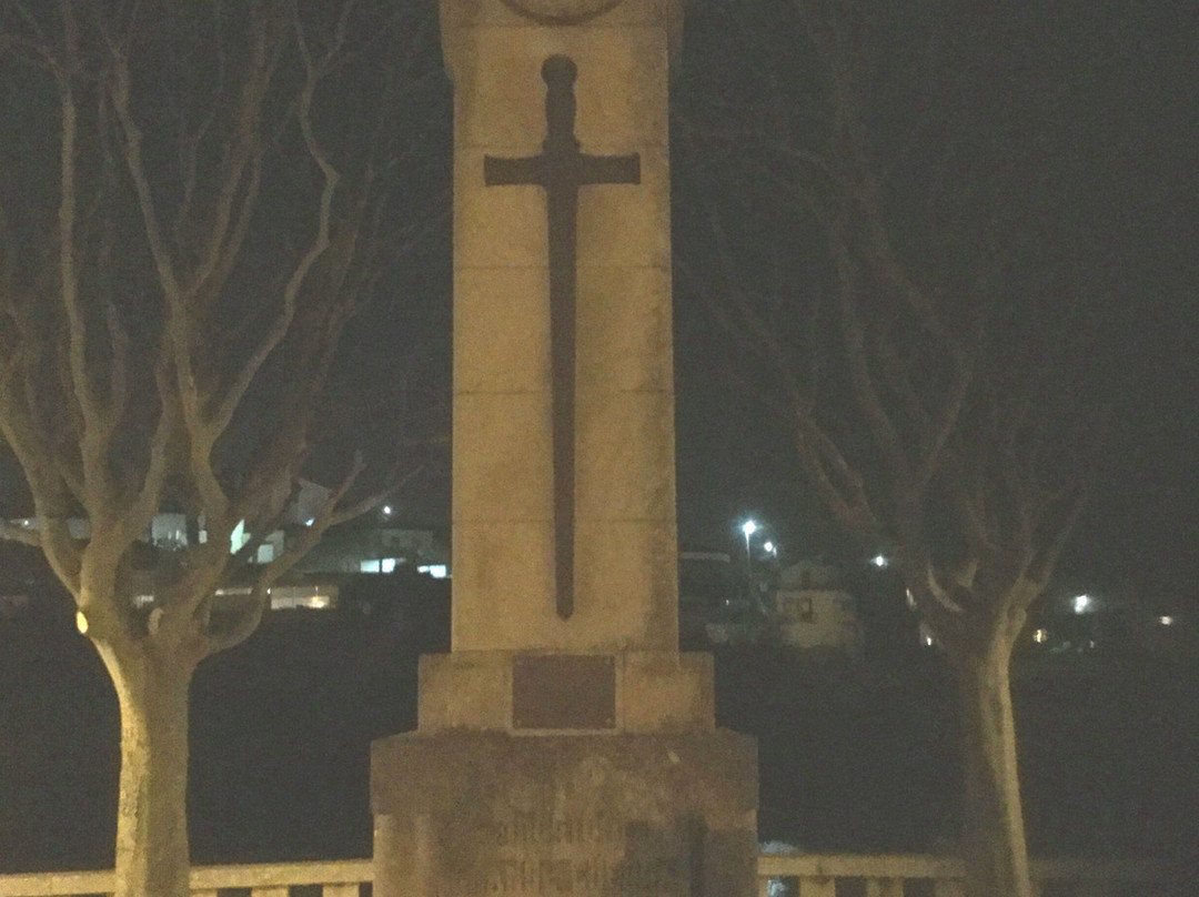 Monumento Aos Combatentes Da Grande Guerra-孔迪镇必去景点
