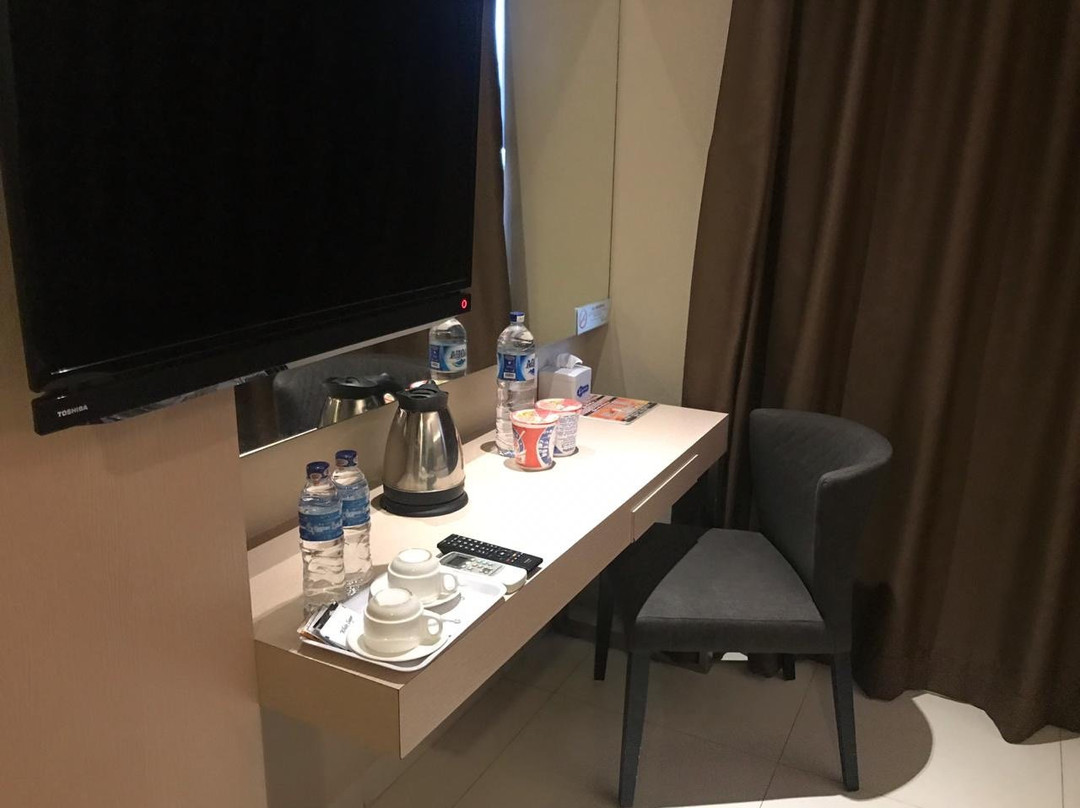 Sky Inn Express Hotel主图