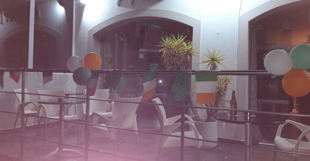 Friends Bar-Olhos de Agua必去景点