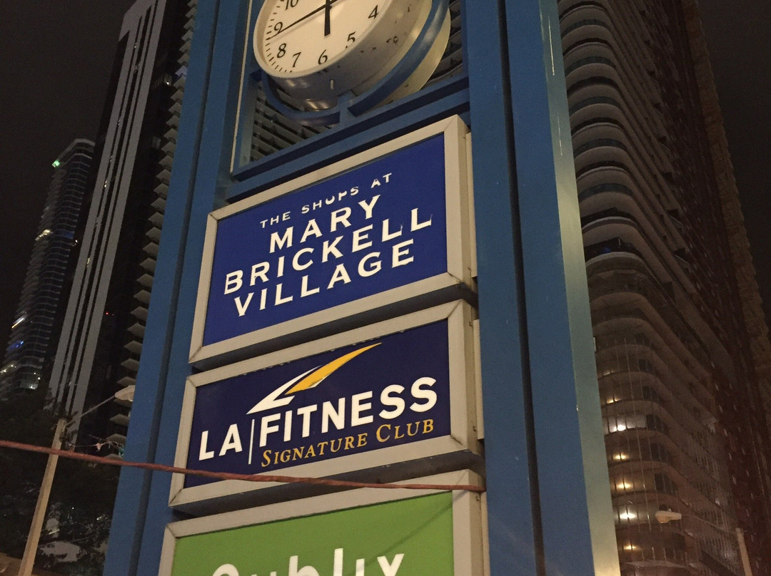 Mary Brickell Village景点图片