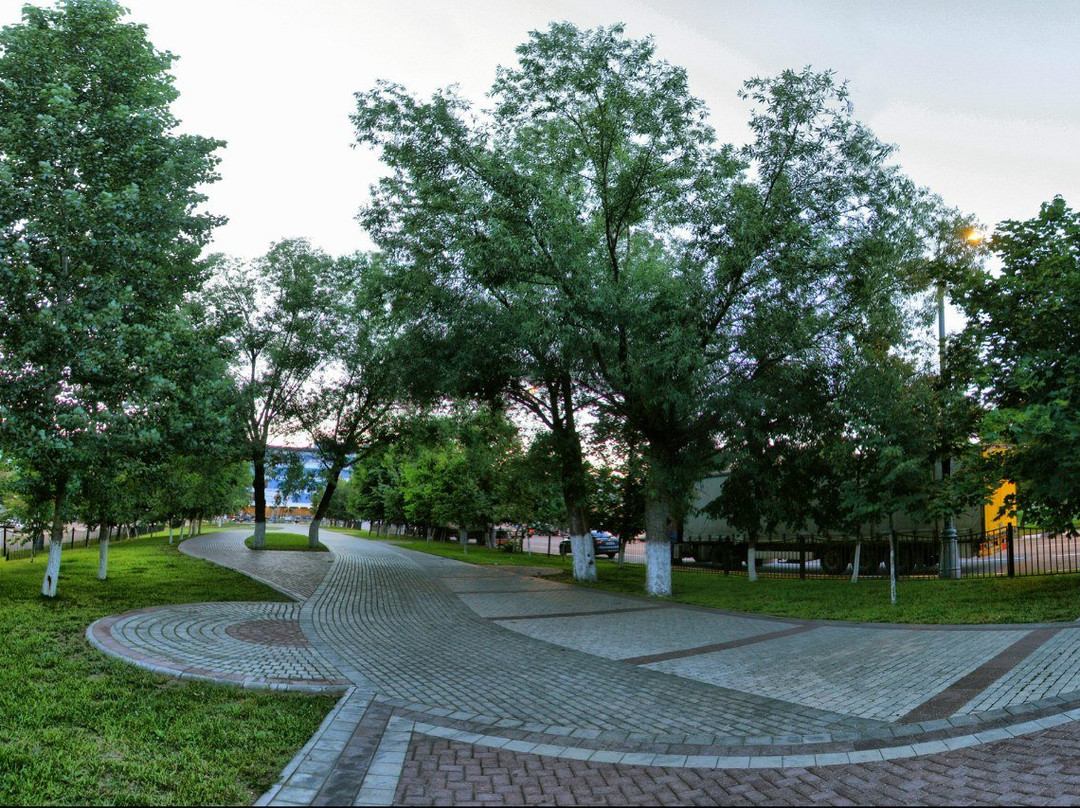 Aleksandrovskiy square景点图片