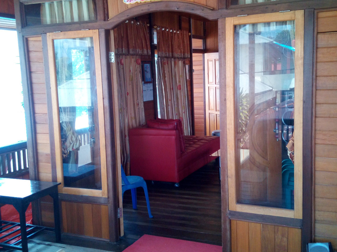 Sunset Guest House & Bar