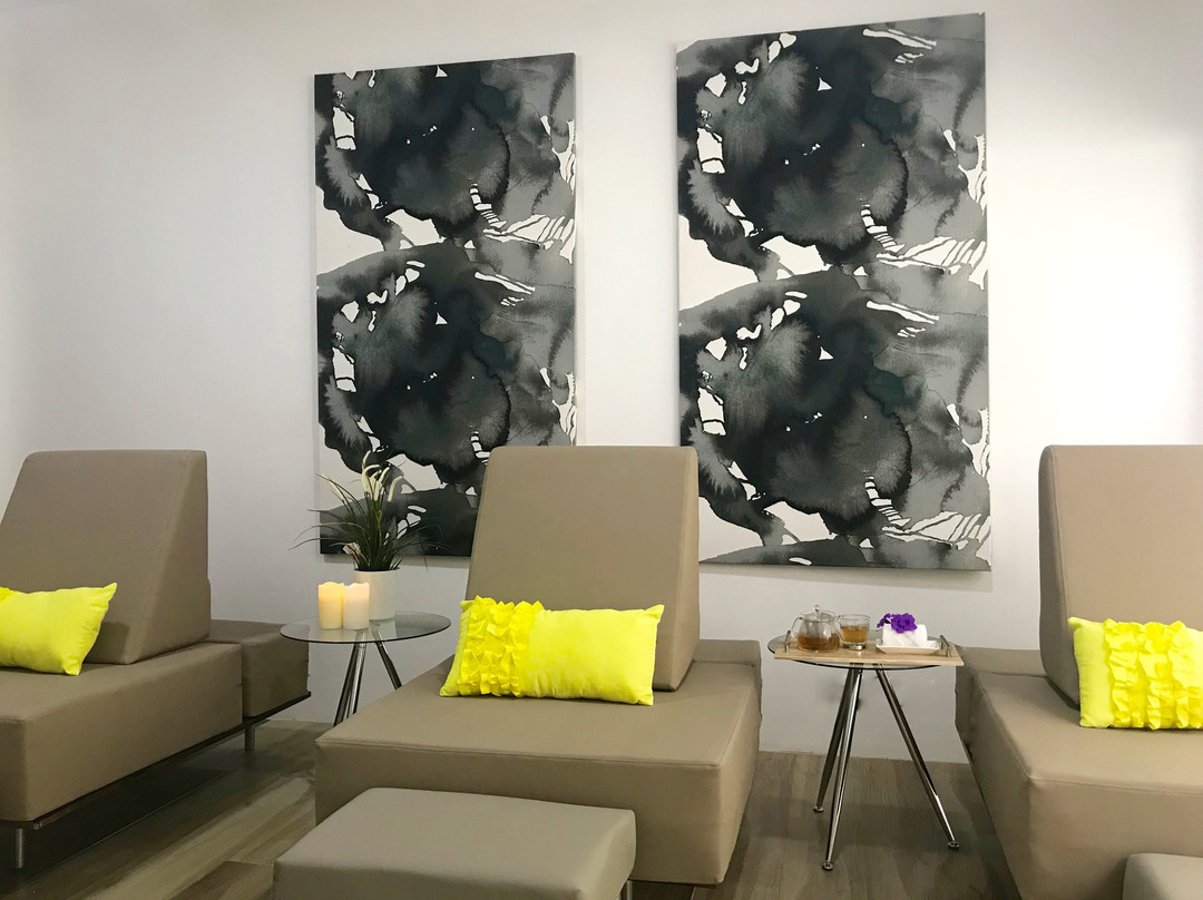 Al Jazirat Al Hamra旅游景点-Lemon and Lime Beauty Lounge