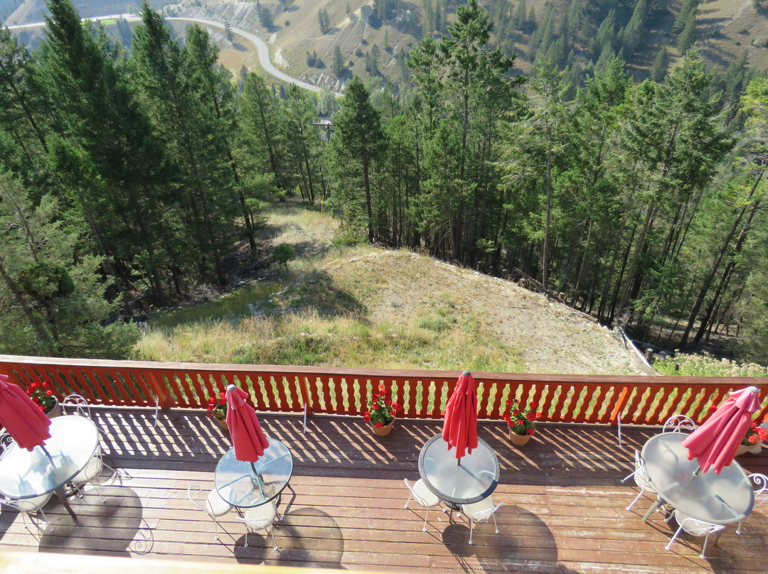 Rocky Mountain Springs Lodge and Restaurant主图