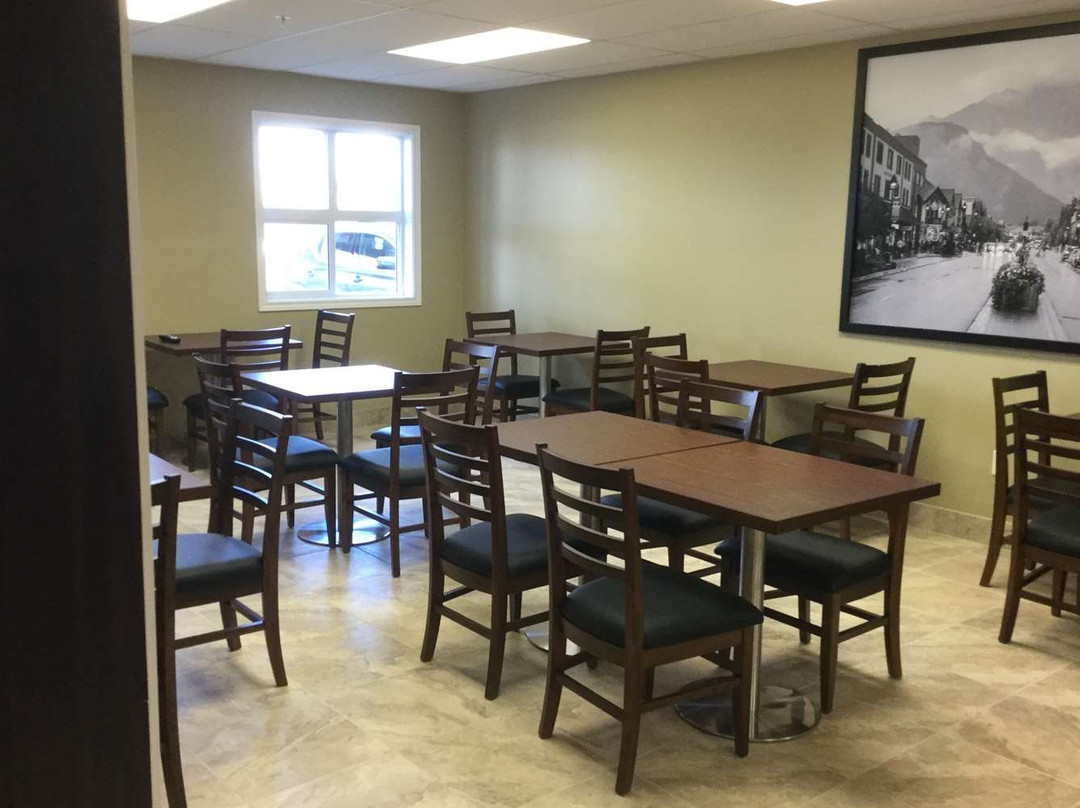 Super 8 by Wyndham Hardisty主图