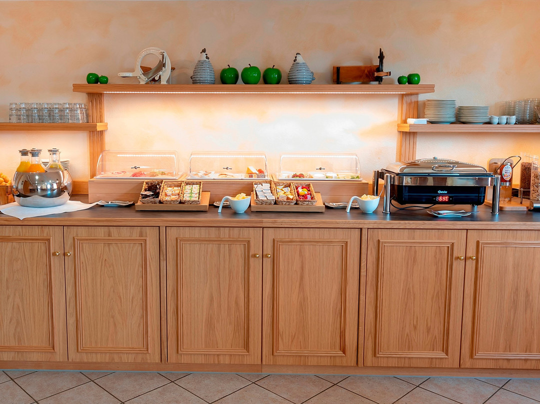 Luckai Hotel & Restaurant主图